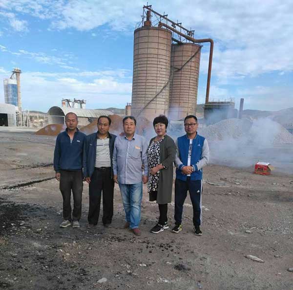 公司杜工、賀工出席烏蘭察布客戶600噸活性石灰回轉(zhuǎn)窯奠基儀式